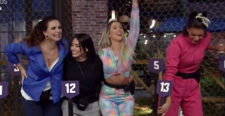 A Fazenda 12: Luiza, Mirella, Carol e Jakelyne disputam a primeira prova do fazendeiro