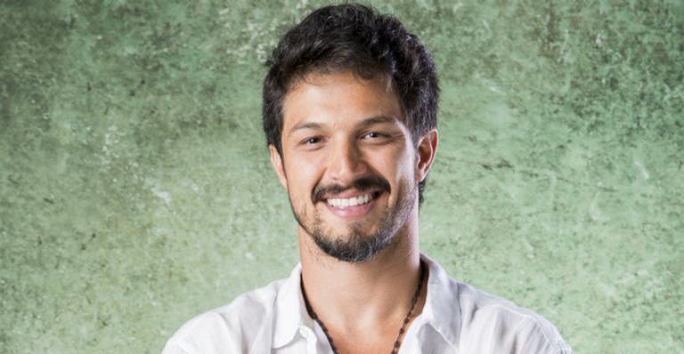 Após sucesso como ator, Rômulo Estrela pode mudar de área na TV Globo