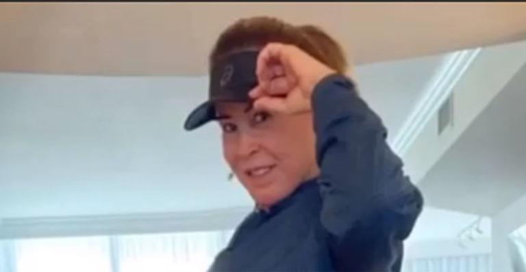 Aos 62 anos, Zilu Camargo posa de cropped e legging e planta bananeira: “Corpaço”