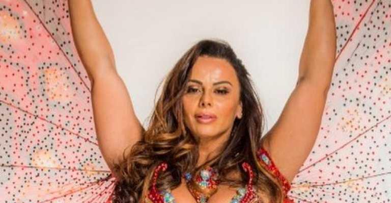 Usando asas de borboleta, Viviane Araújo mostra demais e deixa fãs sem fôlego