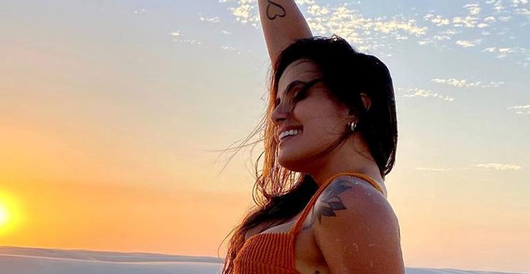 Ex-BBB Carol Peixinho causa ao exibir barriga surreal em fotos de biquíni: “Que mulher é essa?”