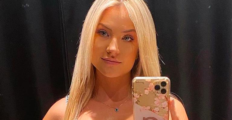 Ex-BBB Gabi Martins aparece com conjuntinho estampado e revela bumbum poderoso: “Que corpo!”