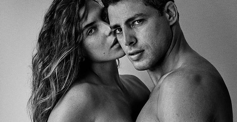 Que casal! Mariana Goldfarb e Cauã Reymond surgem nus em foto e agitam as redes sociais