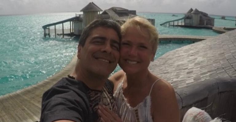Xuxa Meneghel se declara para Junno Andrade e exalta relação: ”Nasceu pra me fazer feliz”