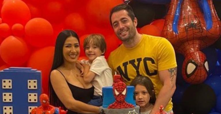 Curada da Covid-19, Simaria celebra aniversário de 5 anos do filho