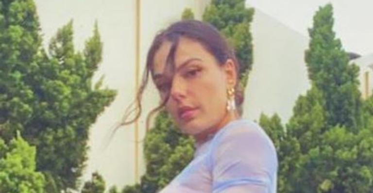 Isis Valverde surge belíssima de maiô ostentando pernas perfeitas: “Espetáculo de mulher”