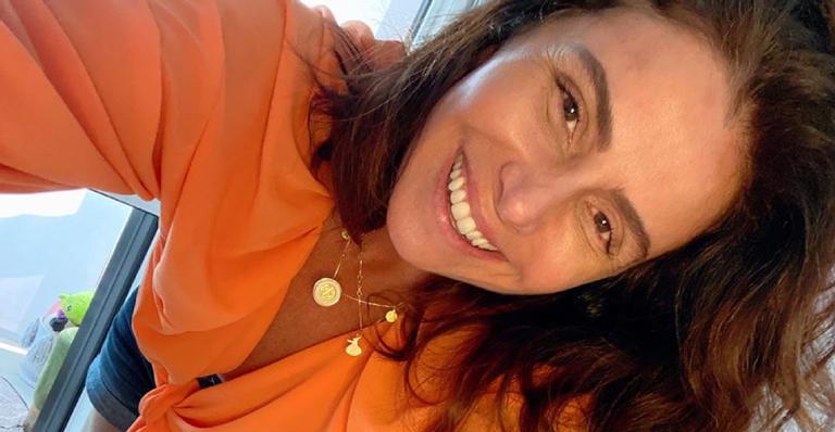 Giovanna Antonelli deixa barriguinha seca de fora e exibe habilidades na dança do ventre