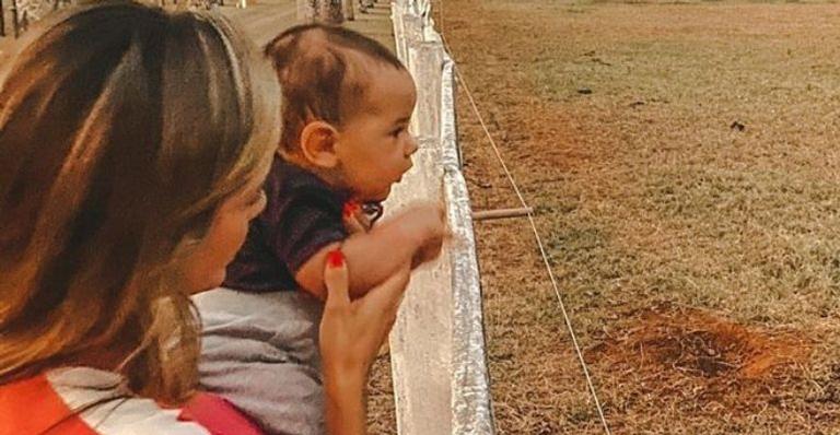 Biah Rodrigues aparece em clique fofíssimo com Theo: “Vida”