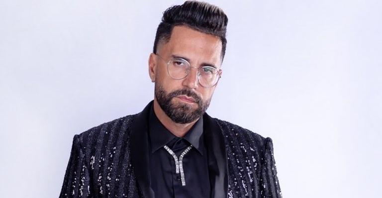 Com Covid-19, Latino desabafa sobre sintomas da doença: “São muito cruéis”