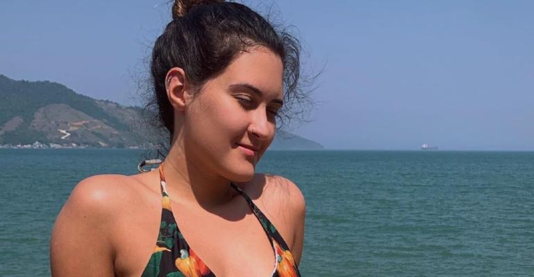 Uau! Filha gata de Fátima Bernardes mostra curvas naturais em clique de biquíni: ”Lindeza!”