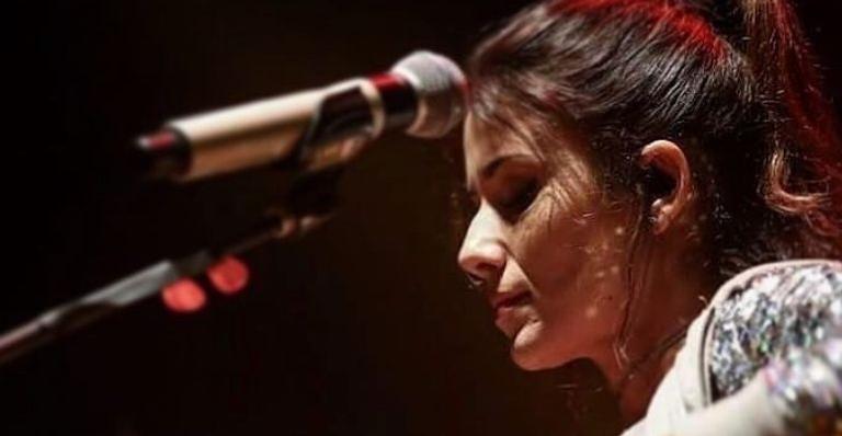 Paula Fernandes desabafa sobre saudades dos palcos: “Parece não ter fim”