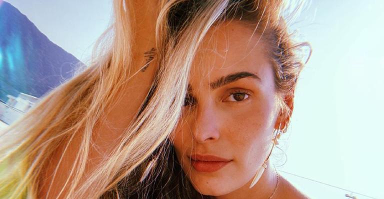 Com biquíni micro, Yasmin Brunet coloca bumbum pra jogo e recebe chuva de elogios