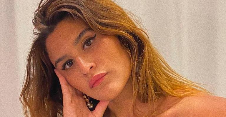 Gatíssima, filha de Flávia Alessandra deixa alça da blusa cair e faz carão: “Obra de arte”