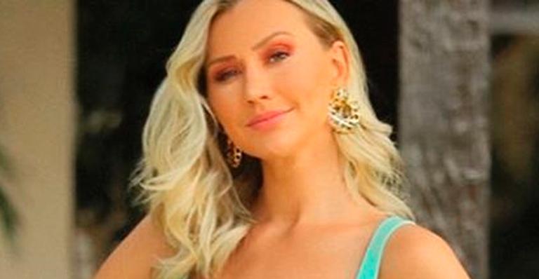 Esposa de Roberto Justus, Ana Paula Siebert surge de biquíni e mostra boa forma: “Corpo perfeito”