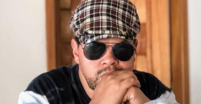 Babu Santana posta clique ostentando sacos de arroz: “Cada K é uma lágrima”