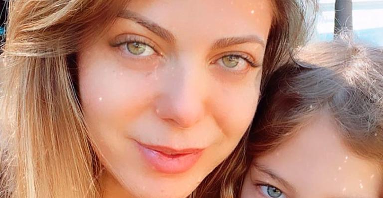 Sheila Mello compartilha clique da filha e seguidores apontam semelhança: “Réplica da mãe”
