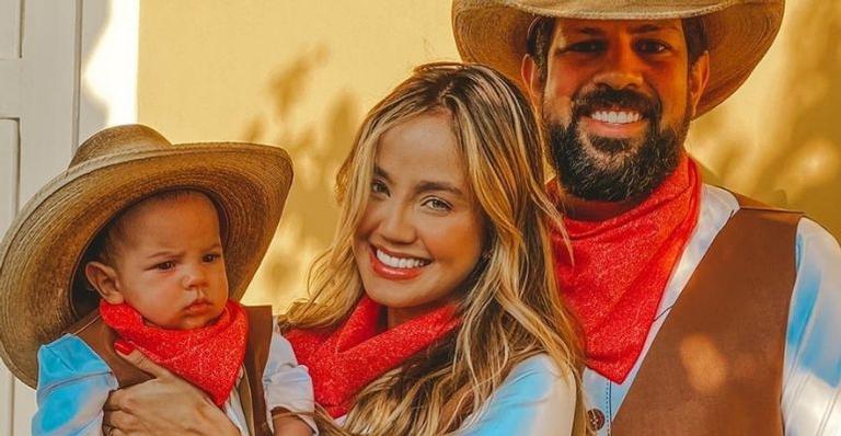 Biah Rodrigues e Sorocaba celebram 4 meses de Theo vestidos de caubói: “Coisa linda”