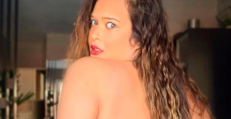 Geisy Arruda dispensa sutiã e mostra retaguarda só de calcinha: “Qual seria seu pedido?”
