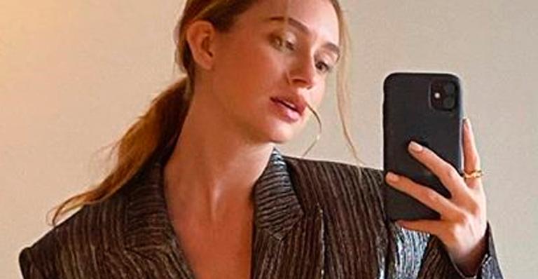 Marina Ruy Barbosa surge sem sutiã e faz pose no espelho só de jaqueta e calcinha: “Sexta de Paquita”