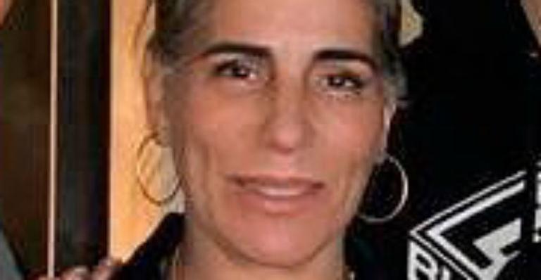 Gloria Pires surge ao lado dos herdeiros e arranca elogios da web: “Máquina de fazer gente bonita”
