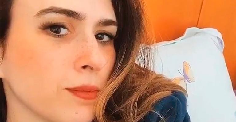 Tatá Werneck flagra Clara Maria falando e não gosta do que ouve: “Já nasceu zoando a mamãe”