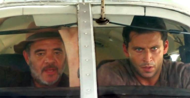 Flor do Caribe: Cassiano e Duque correm perigo ao terem avião atingido por tiros