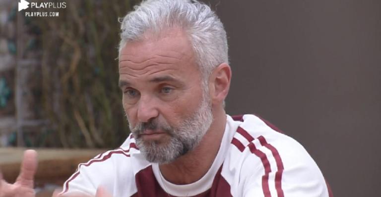 A Fazenda 12: Mateus Carrieri diz ser contra combinação de voto: ”Acho feio”