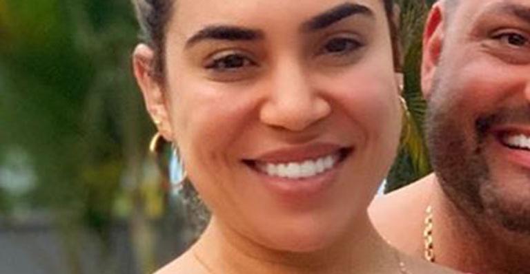 De biquíni, Naiara Azevedo exibe corpo saradíssimo no colo do marido: “Cabra de sorte”
