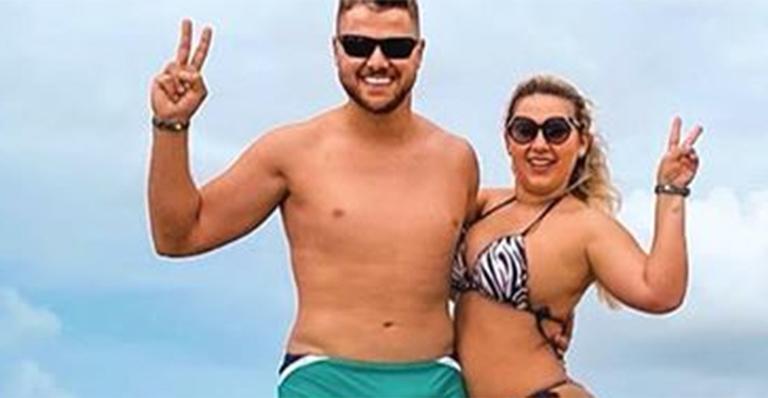 Zé Neto posa de sunga nas redes sociais, fãs dão zoom e ficam em choque: “Cabo de enxada”
