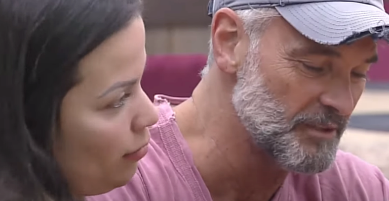 A Fazenda 12: Mateus Carrieri se declara para Victória, mas ela descarta romance: “Ficou apaixonado”