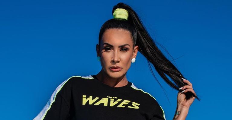 Aos 46 anos, Scheila Carvalho ostenta corpo escultural em clique ousado: ”Perfeita”