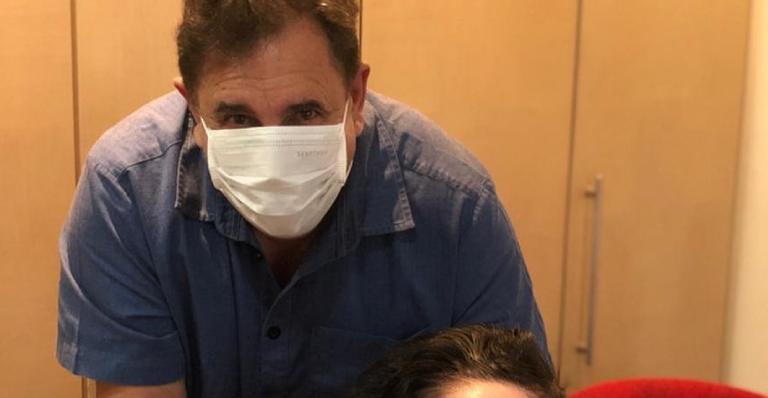 Vovô coruja! Em raro clique, Ratinho posa coladinho no neto e se emociona: ”Meu anjinho”