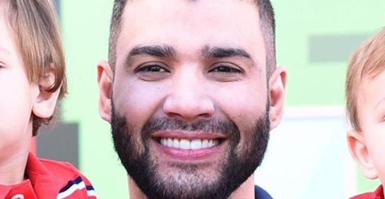 Papai coruja, Gusttavo Lima flagra momento carinhoso entre os filhos e se derrete: ”Minha vida”