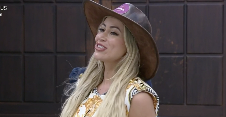 A Fazenda 12: Carol Narizinho vence prova do fazendeiro e deixa roça
