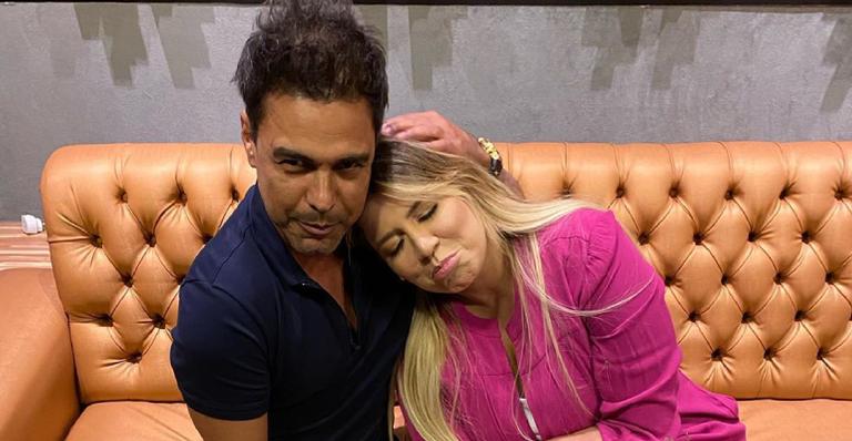 Marília Mendonça compartilha foto ao lado de Zezé Di Camargo e tieta cantor