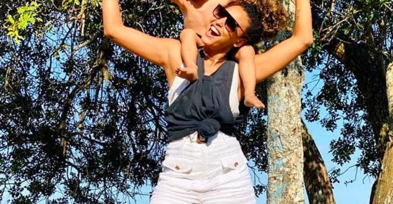 Sheron Menezzes faz relato sincero sobre maternidade: ”Se soubesse, tinha feito antes”