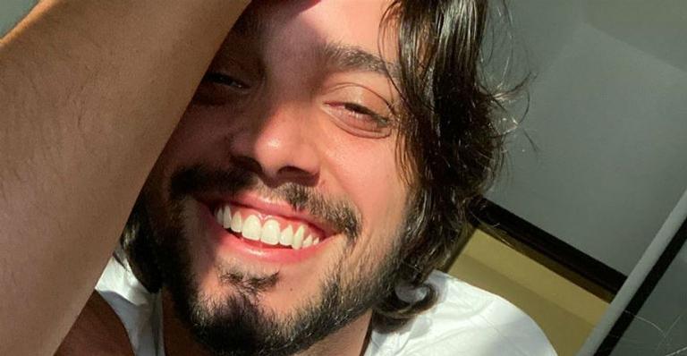 Após diagnóstico de Covid-19, Rodrigo Simas protagoniza cena amorosa com Agatha Moreira: “Casal Hollywoodiano”