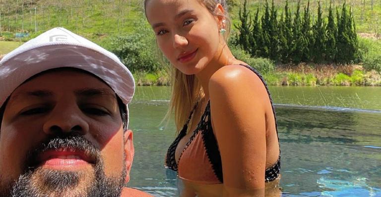 Biah Rodrigues compartilha clique com Sorocaba e diz que marido saiu de penetra: ”Brota bem na frente”