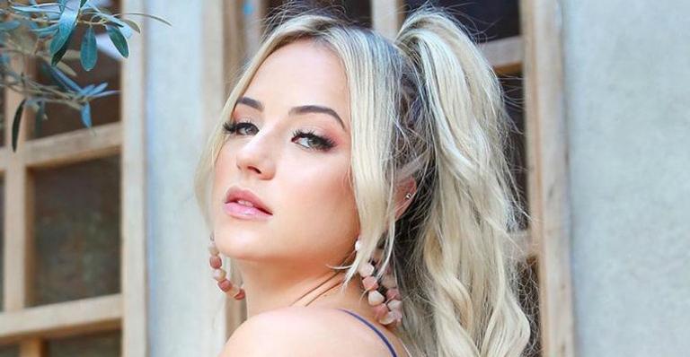 Ex-BBB Gabi Martins surpreende ao empinar bumbum com maiô cavadíssimo: “Meu Deus, que mulher é essa?”