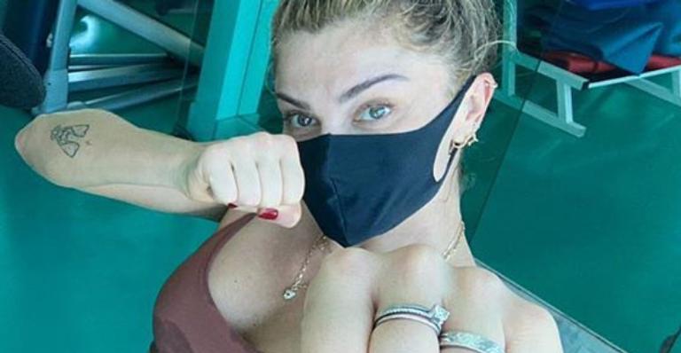 Que barriga é essa? Grazi Massafera ostenta abdômen esculpido e boa forma impressiona