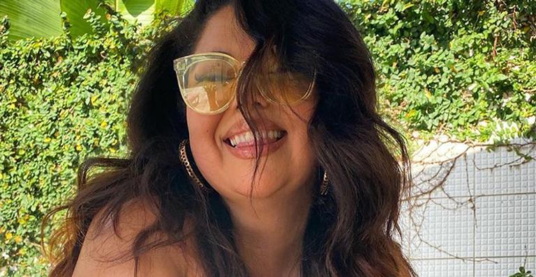 De biquíni, Fabiana Karla faz charme ao exibir o corpão em clique na piscina: “Inspiração”