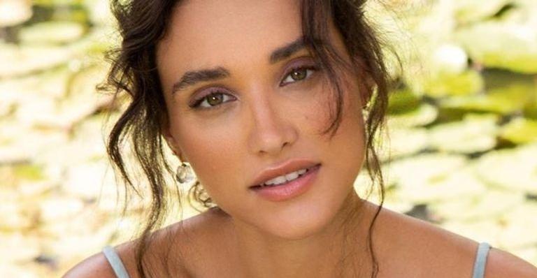 Débora Nascimento deixa fãs de boca aberta ao surgir nadando totalmente nua: “Uma pintura”