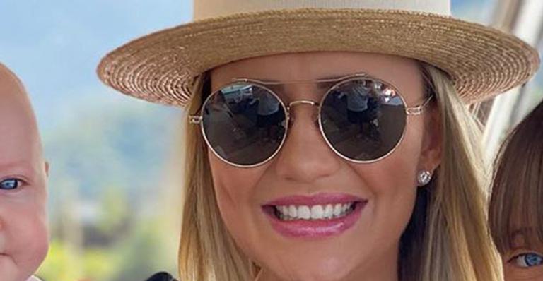 Esposa de Roberto Justus registra Rafaella Justus e Vicky juntinhas em iate: “Minhas meninas”