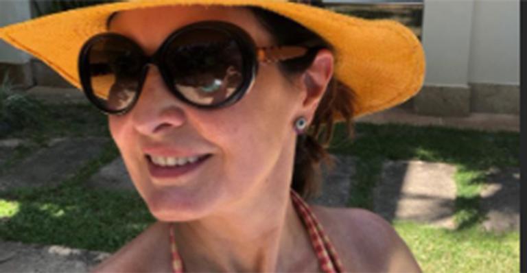 Aos 58 anos, Fátima Bernardes posa de biquíni e exibe corpaço em sua mansão: “Uma mocinha”