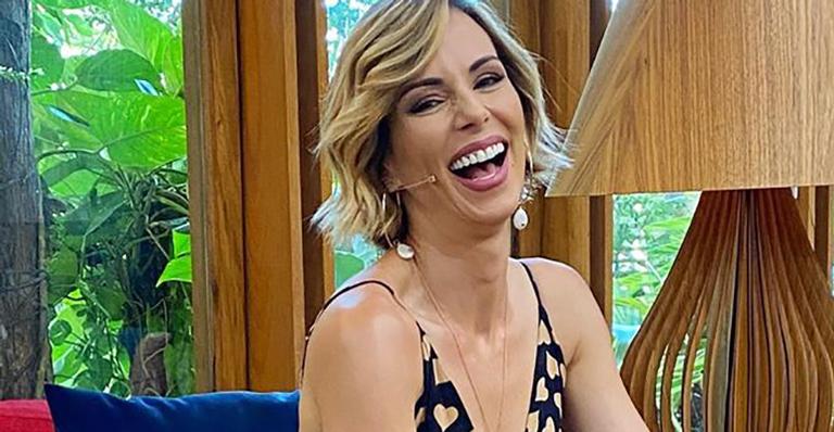 Ana Furtado arranca risadas da web ao mostrar sua cachorrinha usando calcinha: “Posso com isso?”