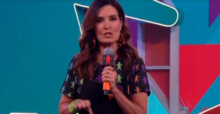 ‘Criança Esperança’ começa com Fátima Bernardes e Luciano Huck, sem plateia e avisa: “Diferente”
