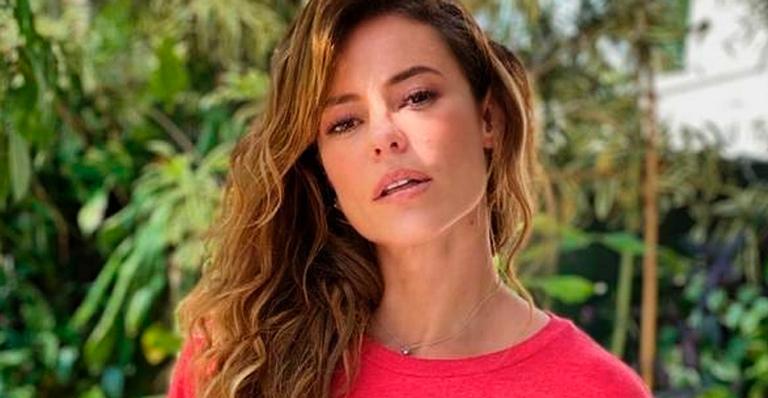 Sem maquiagem, Paolla Oliveira surge em momento à vontade acompanhada: “Uma pessoa real”