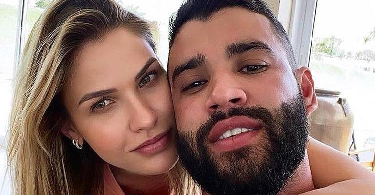 Esposa de Gusttavo Lima flagra o filho de 2 anos em moto luxuosa do pai: “Motoqueiro lindo”