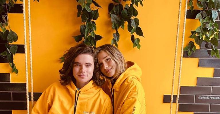 Sasha Meneghel combina look com o namorado e encanta seguidores
