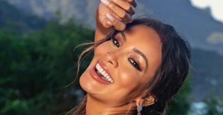 Carol Nakamura surge nas redes lindíssima de lingerie rendada e sorriso contagia seguidores